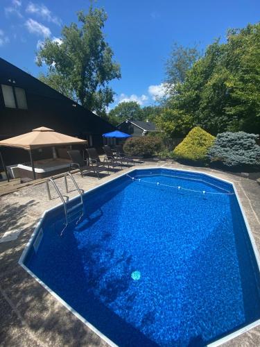 Úszómedence, Centrally Located Lexington FUN-ZONE! Pool! Hottub! Game Room! in Blueberry Hill-Brigadoon-Stoneybrook-Baralto