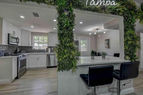 Family Friendly 5BR Tampa Home 10Min To Downtown - image 3