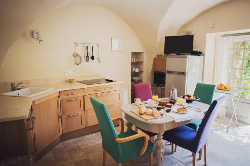 One-Bedroom Courtyard Apartment