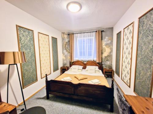 Deluxe Queen Room