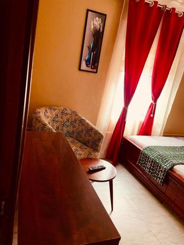 Binyuma Suites Motel