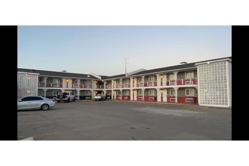 Circle S Motel - image 3