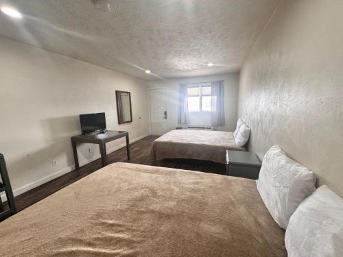 Circle S Motel - image 12