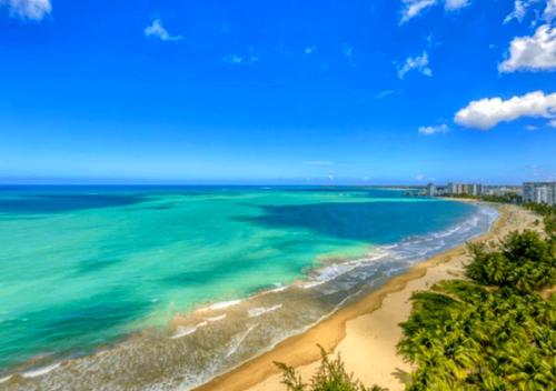 沙灘, Dorado Costa De Oro Beach 2 Bedroom Oceanfront by Rentalspr in 多拉多