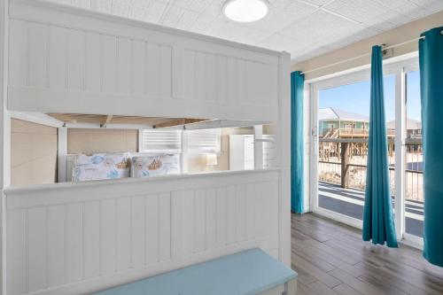 Family Gulf front 4-Bedroom Home On Dauphin Island For 13 - image 2