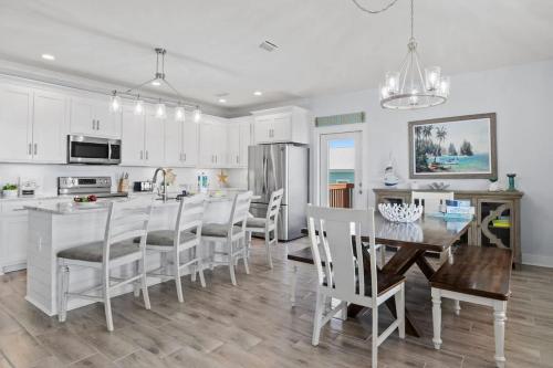 Family Coastal 4BR Home HotTub Deck 2Min Walk To Beach - image 3