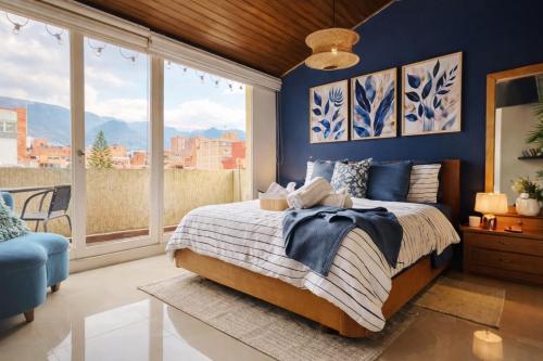 Luxury Triplex Penthouse with Balcony and Stunning Mountain Views