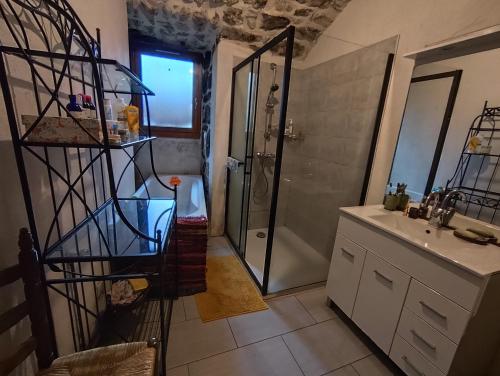 Vannas istaba, Belle et fraîche maison en pierres (Belle et fraiche maison en pierres) in Burzet