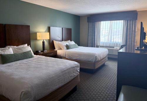 2 queen beds