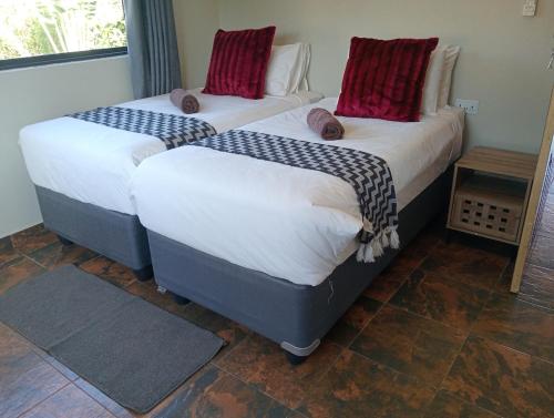 2 bedroom serviced accommodation along Zambezi River - Enjoy Game & Canoeing Safaris - Boat Cruises  in Mafuta