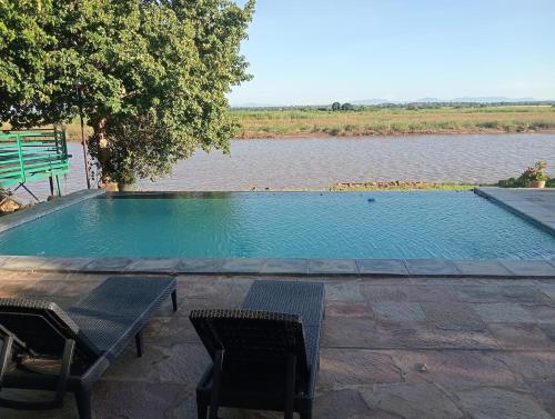 2 bedroom serviced accommodation along Zambezi River - Enjoy Game & Canoeing Safaris - Boat Cruises  in Mafuta