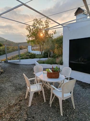 Casa El Cerrito, con fantástico patio con barbacoa y vistas a la montaña (Casa El Cerrito, con fantastico patio con barbacoa y vistas a la montana) in Los Cerezos