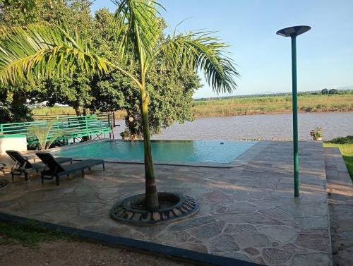2 bedroom serviced accommodation along Zambezi River - Enjoy Game & Canoeing Safaris - Boat Cruises  in Mafuta