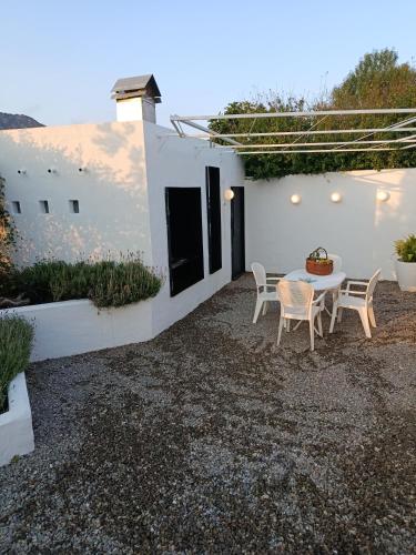 Casa El Cerrito, con fantástico patio con barbacoa y vistas a la montaña (Casa El Cerrito, con fantastico patio con barbacoa y vistas a la montana) in Los Cerezos