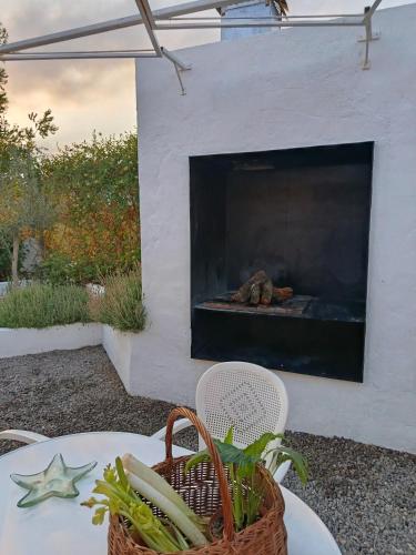 Casa El Cerrito, con fantástico patio con barbacoa y vistas a la montaña (Casa El Cerrito, con fantastico patio con barbacoa y vistas a la montana) in Los Cerezos