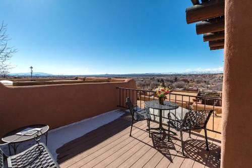 City Views at Alma Compound, 2 Bedrooms, Sleeps 4, Walk to Plaza, Fireplace in Santa Fe, USA