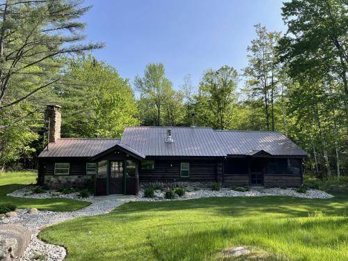 Minervas Log Cabin Gem in Minerva, USA