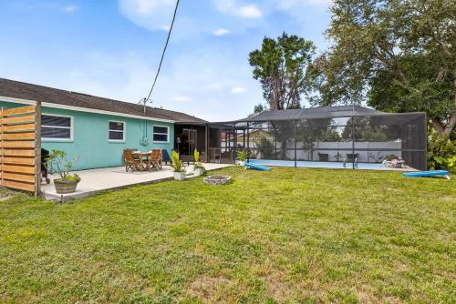 Family 3BR Apollo Beach Oasis Heated Pool BBQ CornHole in Apollo Beach