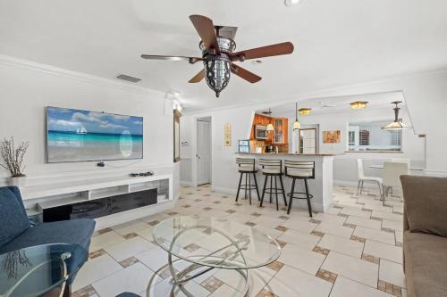 Family Tropical 4BR Oasis Pool Near Naples Beach in East Naples