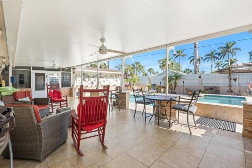 Family Tropical 4BR Oasis Pool Near Naples Beach in East Naples