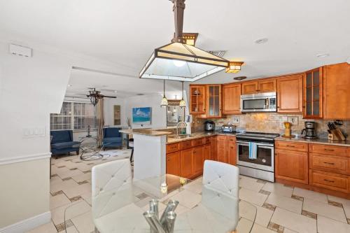 Family Tropical 4BR Oasis Pool Near Naples Beach in East Naples