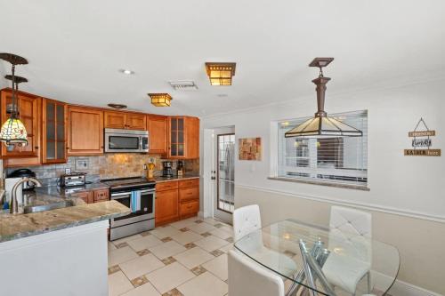 Family Tropical 4BR Oasis Pool Near Naples Beach in East Naples