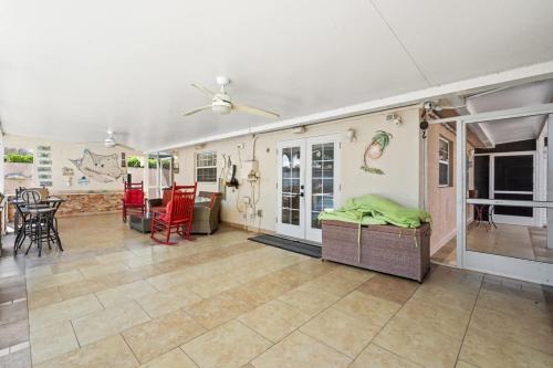 Family Tropical 4BR Oasis Pool Near Naples Beach in East Naples