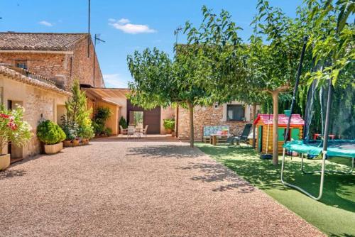 Skats, Casa rural LA PEDANIA in Banjeres Demariola