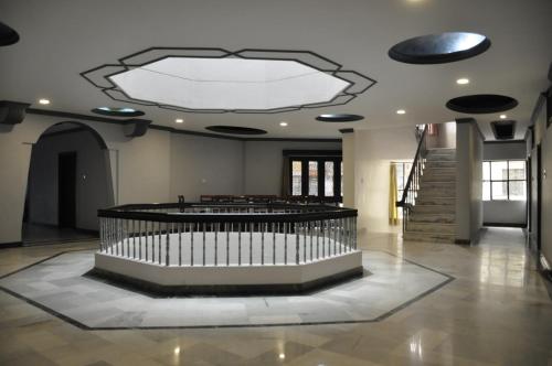 Hotel Pratiksha in พุธบาซาร์