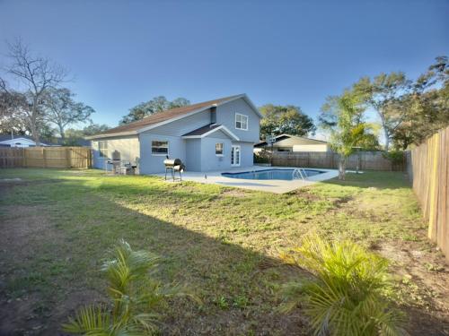 Luxury 4BR Getaway with Heated Pool & Cozy Vibes! in River Hills Masters (FL)
