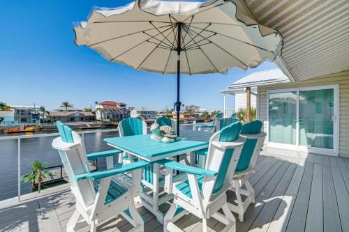 Private Pool & Dock: Old Florida Waterfront Home in Weeki Wachee (FL)