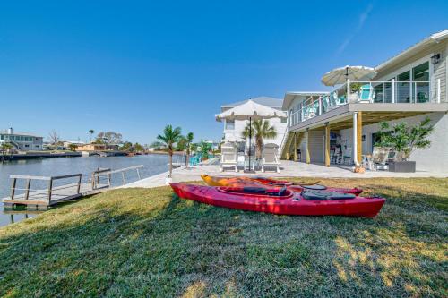 Private Pool & Dock: Old Florida Waterfront Home in Weeki Wachee (FL)