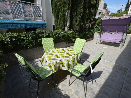 Apartment Wohnung Oresic direkt am Wasser by Interhome - Location saisonnière - Malinska