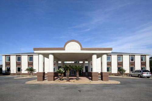 A szálláshely kívülről, Regency Inn & Suites in Milton (Florida)
