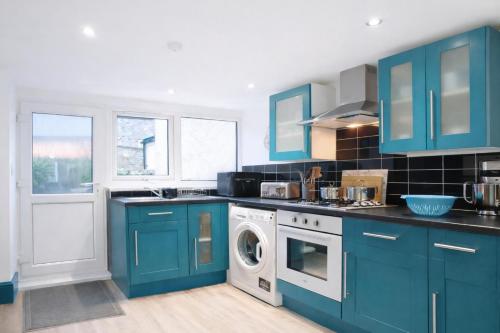 Walk to Town, Parking, Family Home, drive to beach 2