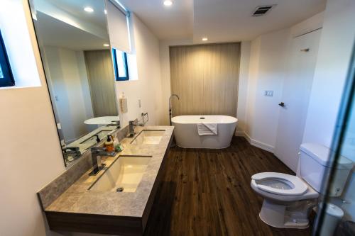 room detail thumbnail 2