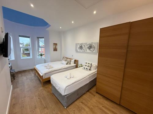 Holiday Home Hot Tub & Sauna 3