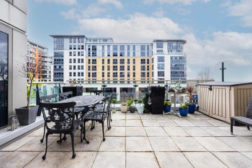 Chelsea Harbour Living - image 5