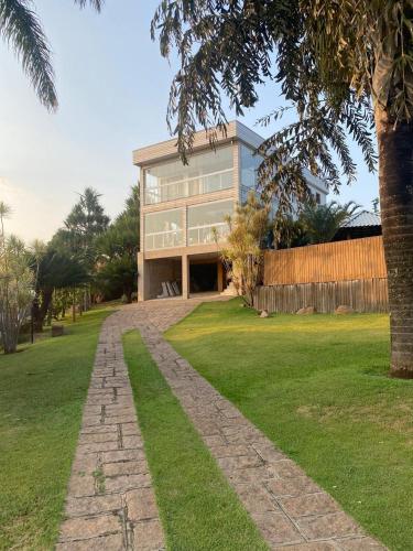 Casa de Vidro em Condomínio (Casa de Vidro em Condominio) in 弗朗西斯科基里諾