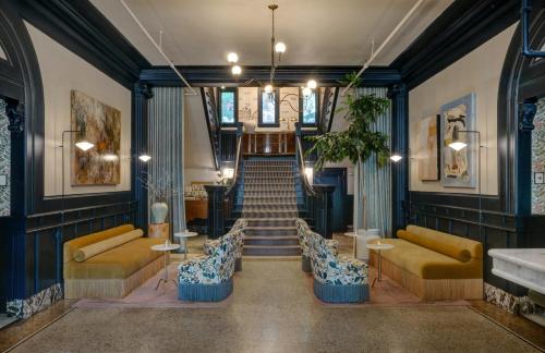Marqueen Hotel