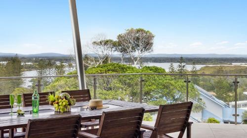 Pilotage 4 - Luxury Oceanview Penthouse - Holiday Yamba, Yamba
