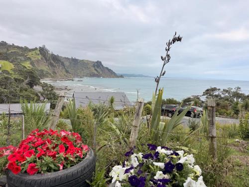 Skats, Goat-Island Beach front get-away in Leigh