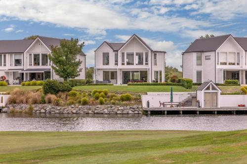 Clearwater Golf Resort - Entire Luxury Home in Northwood