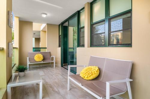 Paradise in Aquatika Pool Front Apartment in 洛伊薩