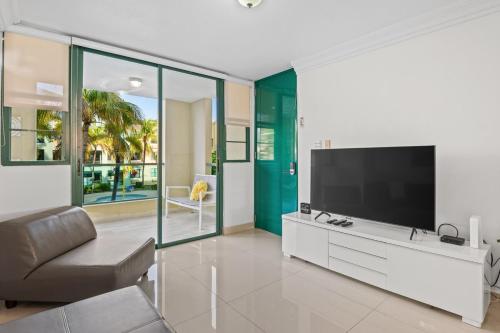 Paradise in Aquatika Pool Front Apartment in 洛伊薩