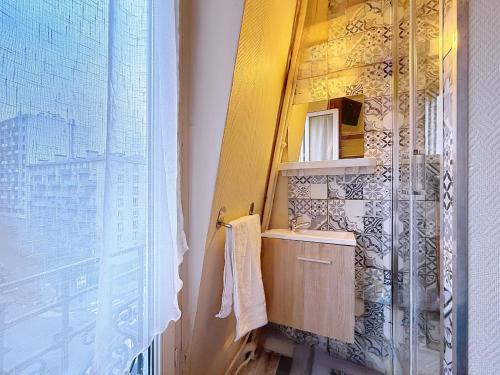 Au Fleuri hotel in 20th - Menilmontant