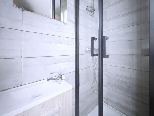 Au Fleuri hotel in 20th - Menilmontant