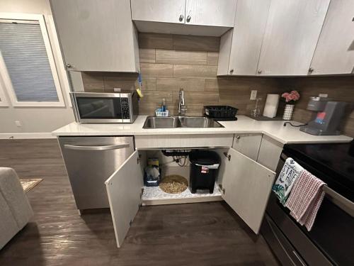 Kitchen, Stylish Open Cozy & Contemporary Living Space in Prince George (BC)