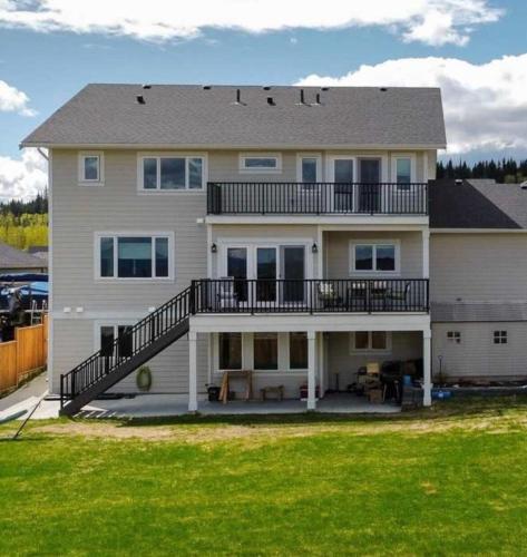 Exterior view, Stylish Open Cozy & Contemporary Living Space in Prince George (BC)
