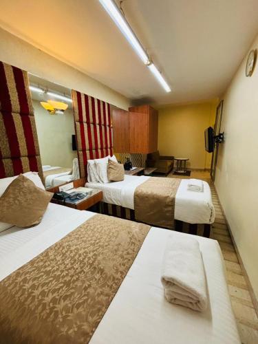 2 twin beds